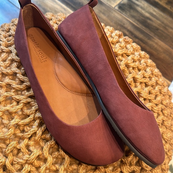 gentle souls Shoes - Gentle Souls by Kenneth Cole Brick (Rose) “Dana” Suede Ballet Flats NEW w/o box